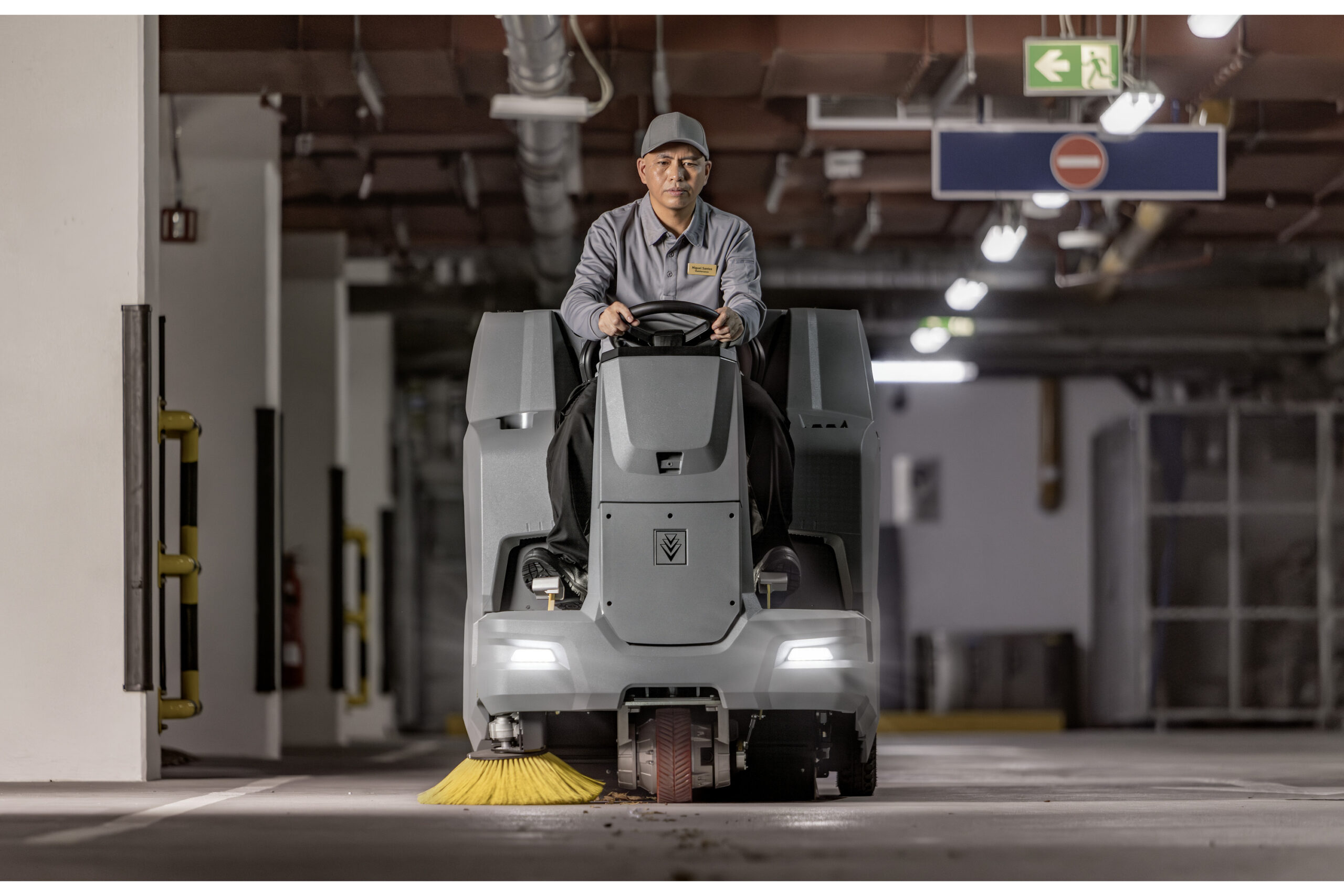 Karcher KM 100/120 R BP Pack Sweeper - Image 6