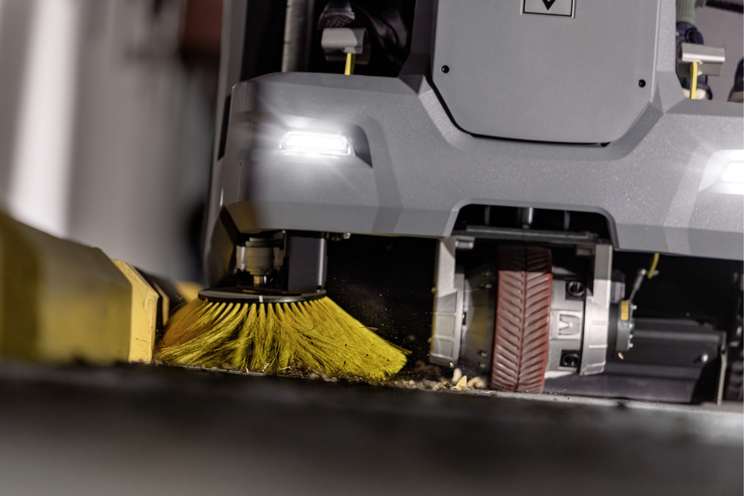 Karcher KM 100/120 R BP Pack Sweeper - Image 7