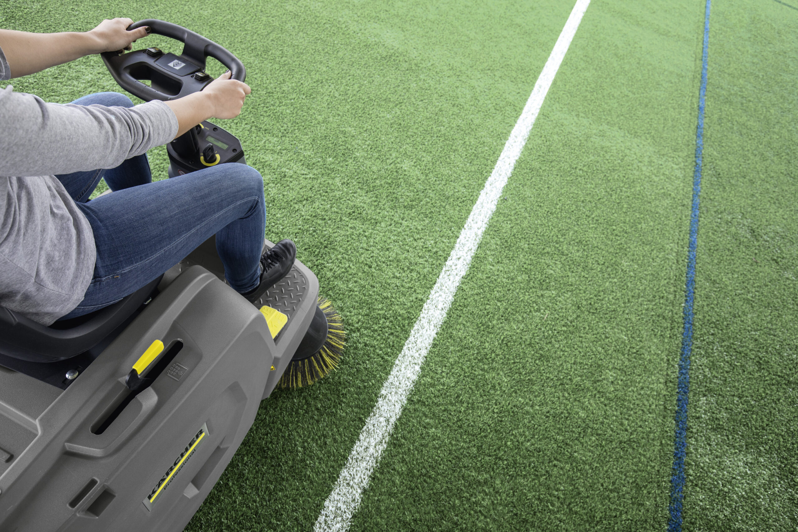 Karcher KM 85/50 R BP Pack Sweeper - Image 6
