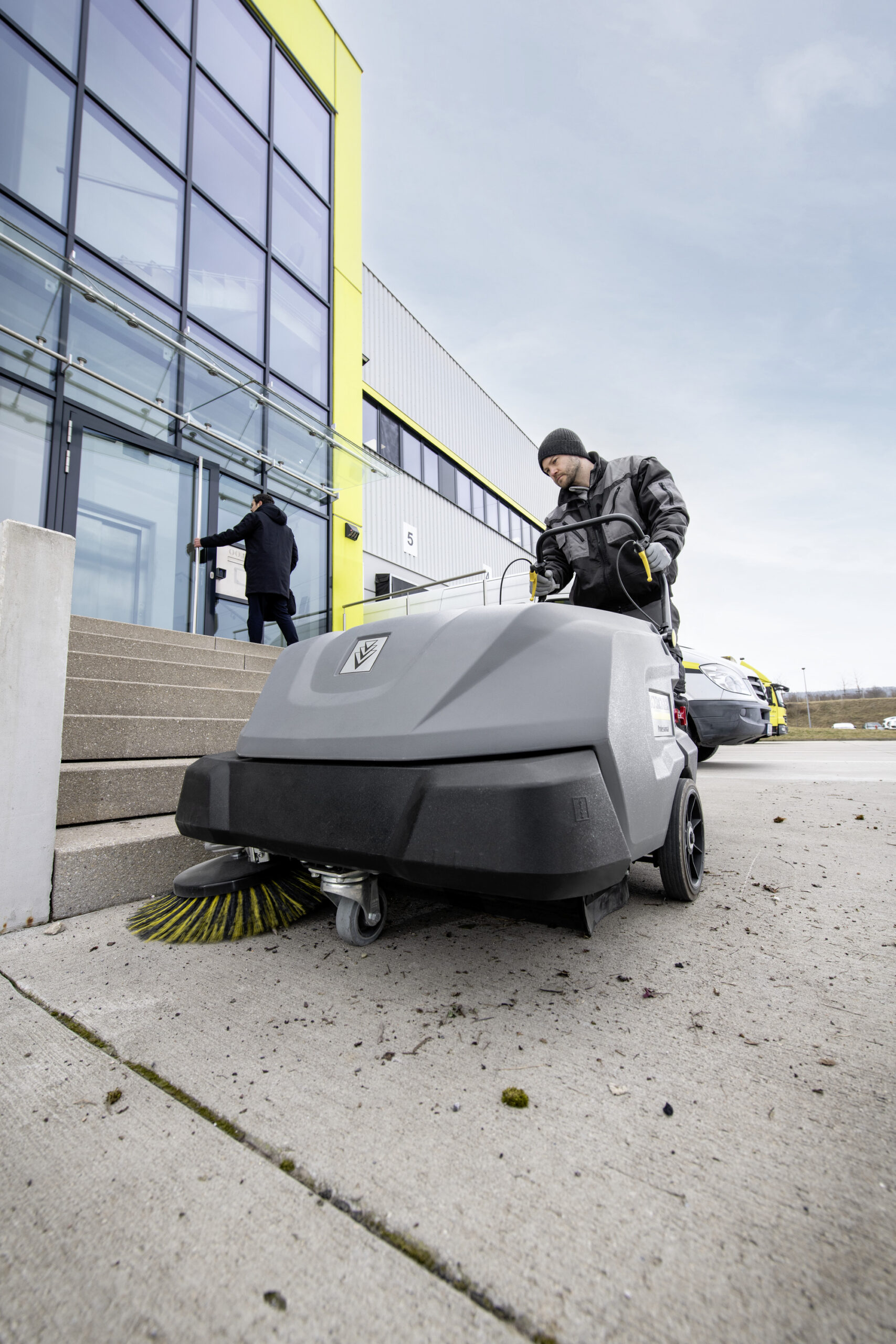 Karcher KM 85/50 W Battery (gel) Powered Sweeper - Image 4