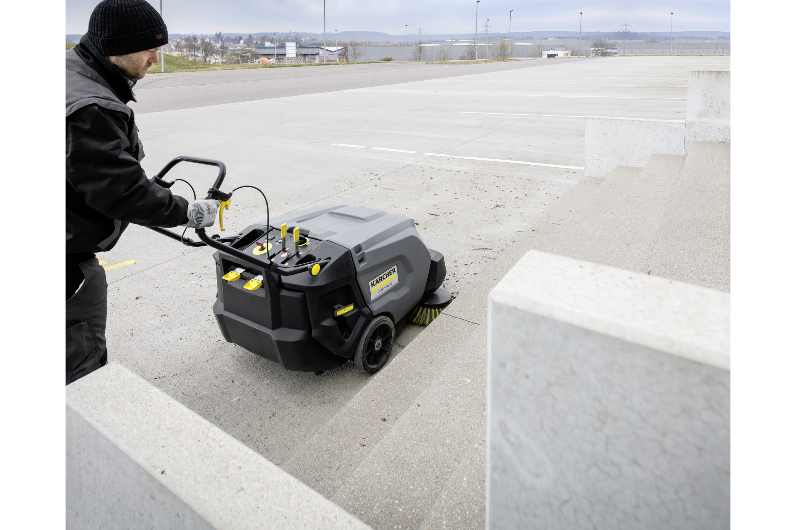 Karcher KM 85/50 W Battery (gel) Powered Sweeper - Image 3