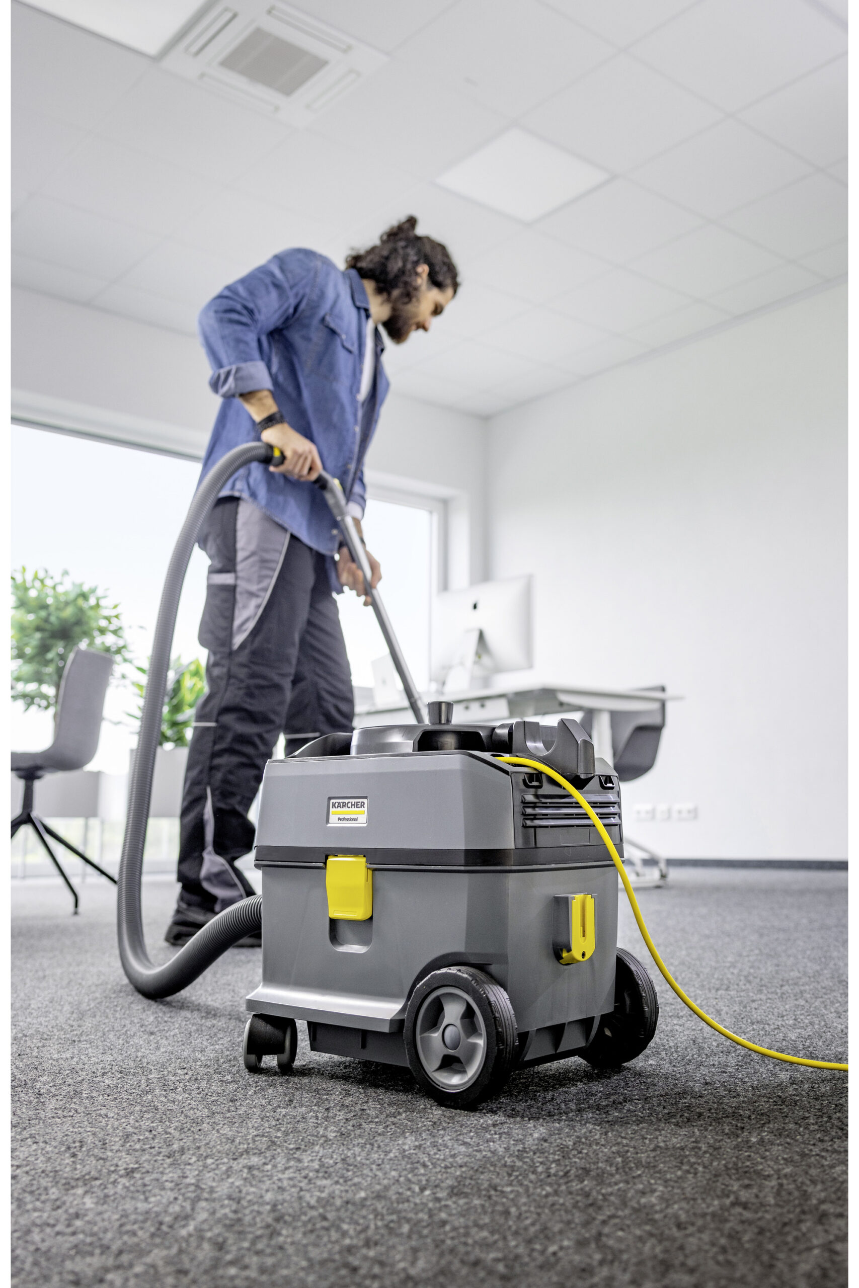 Karcher T 10/1 Hepa Dry Tub Vacuum - Image 2